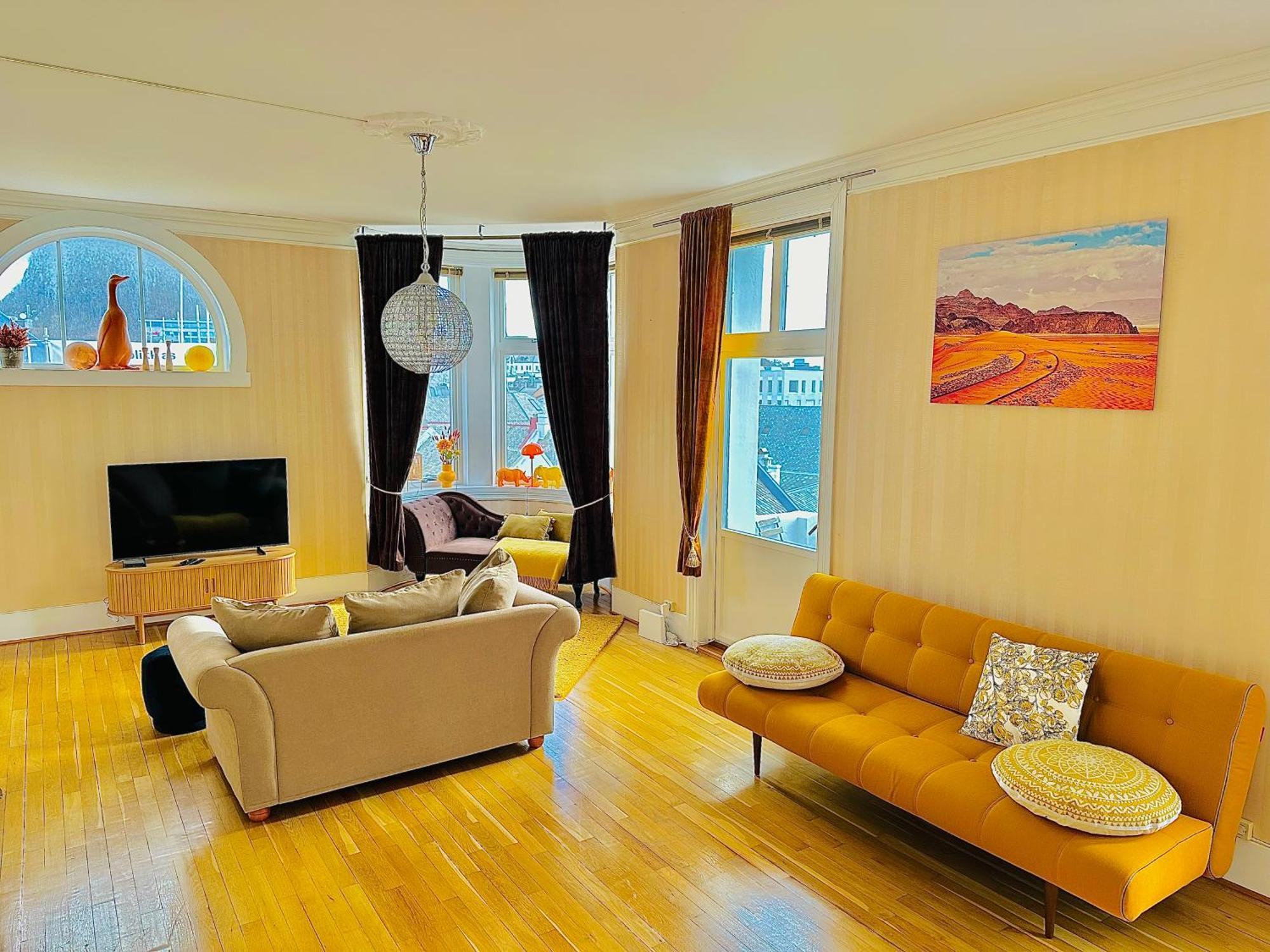 Stylish Big Jugend Art Nouveau Apartment With Balcony Heart Of Олесунн Экстерьер фото